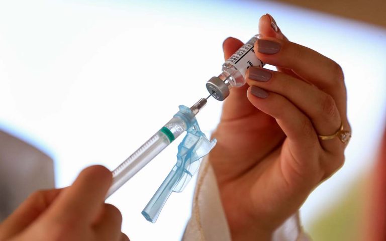 vacina-bivalente:-saiba-como-funciona-a-distribuicao-de-doses-aos-estados-e-municipios