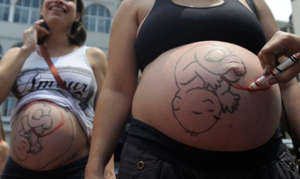 maceio-aprova-lei-que-obriga-mulheres-a-verem-imagens-de-fetos-antes-de-aborto-legal