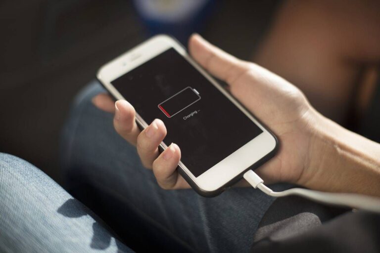 fim-do-mito:-carregar-seu-telefone-a-100%-pode-danificar-e-encurtar-a-vida-util-da-bateria