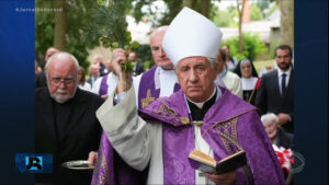 papa-aceita-renuncia-de-arcebispo-polones-acusado-de-encobrir-abusos-sexuais
