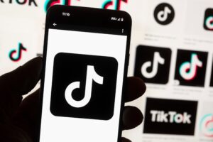 opinioes-divididas-no-tiktok:-os-riscos-de-seu-novo-recurso-de-clonagem-de-voz-com-ia